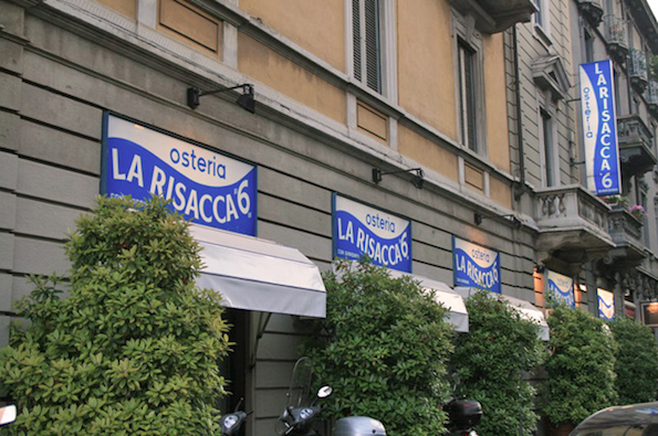 Esterno del ristorante La risacca di Milano