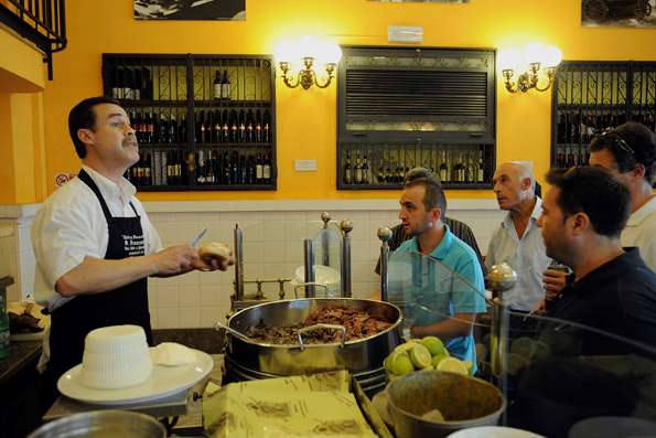 L’Antica Focacceria San Francesco è ora di Feltrinelli