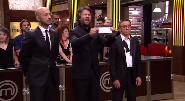 Carlo Cracco proclama il vincitore