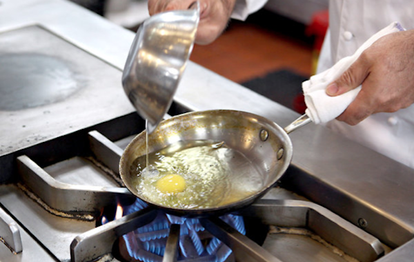 Cucinare l’uovo fritto perfetto