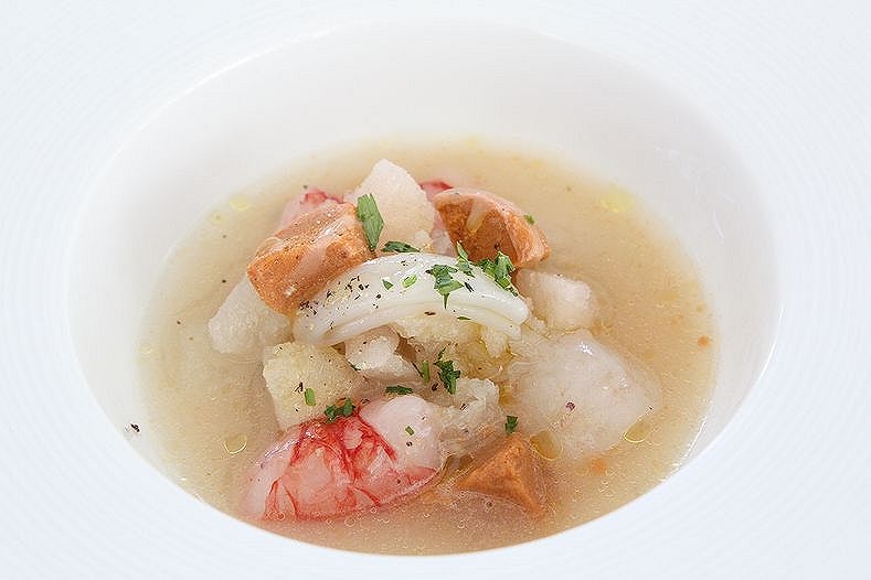 Spremuta fredda di granchio con molluschi e crostacei