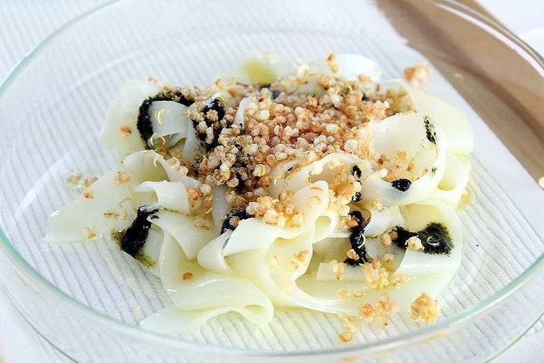 Tagliatella di seppia e pesto di alga nori