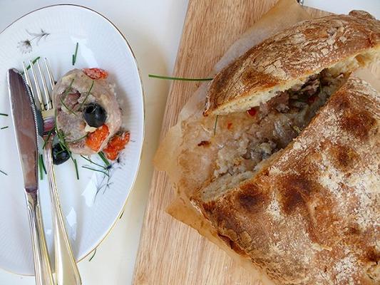 Pollo alla cacciatora con i peperoni in crosta di pizza