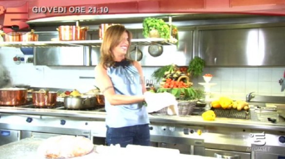 Elisabetta Canali nel promo di La notte degli chef