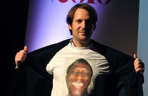 Alla premiazione di ieri sera, Redzepi e lo staff di Noma si sono presentati indossando magliette con il volto di Ali, lavapiatti ghanese rimasto in Danimarca perchè privo di visto