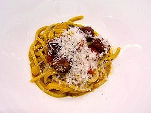 Spaghetti, polpettine d’agnello e peperoni