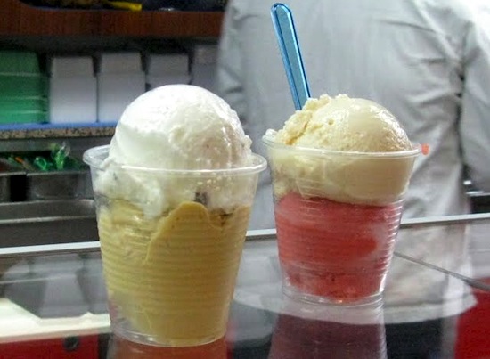 Il gelato della Gelateria da Bepi di Padova servito nel bicchierino trasparente