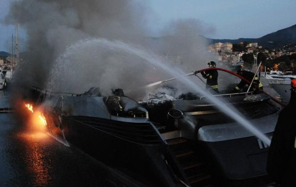 A Sanremo incendiati due yacht per una cena romantica