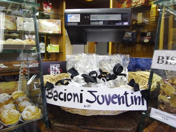 Nelle pasticcerie di Pinzolo spopolano i bacioni juventini