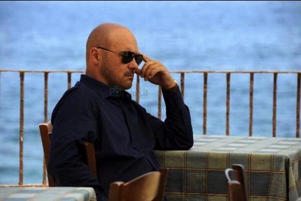 Montalbano nel ristorante con vista