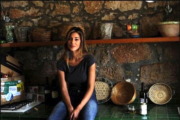 Belen Rodriguez nel primo episodio del nuovo Montalbano