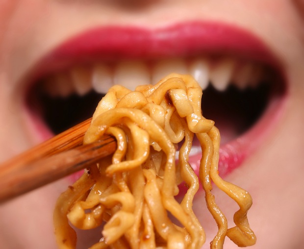 Donne che mangiano