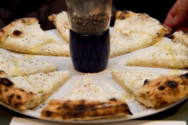 pizza-cacio-e-pepe-Sforno-Roma