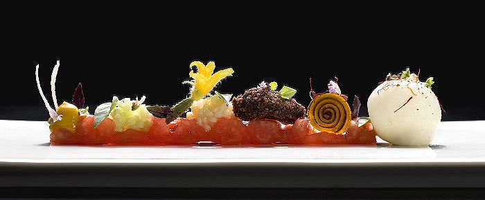 Come viene servito il pomodoro nel ristorante Alinea di Chicago