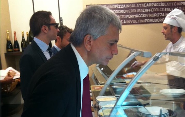 Mangiare meglio. OppureVendola (e il self service)