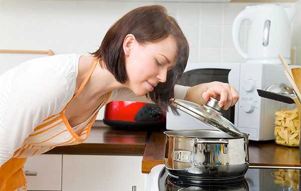 Le donne cucinano per 21 giorni all’anno, gli uomini per 8